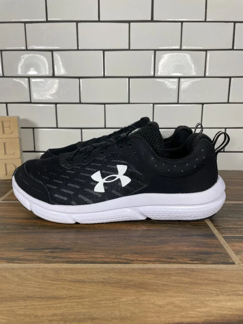 Under Armour Charged Assert 10 Running Shoes Mens Size 9 Wide 4E Black Sneakers